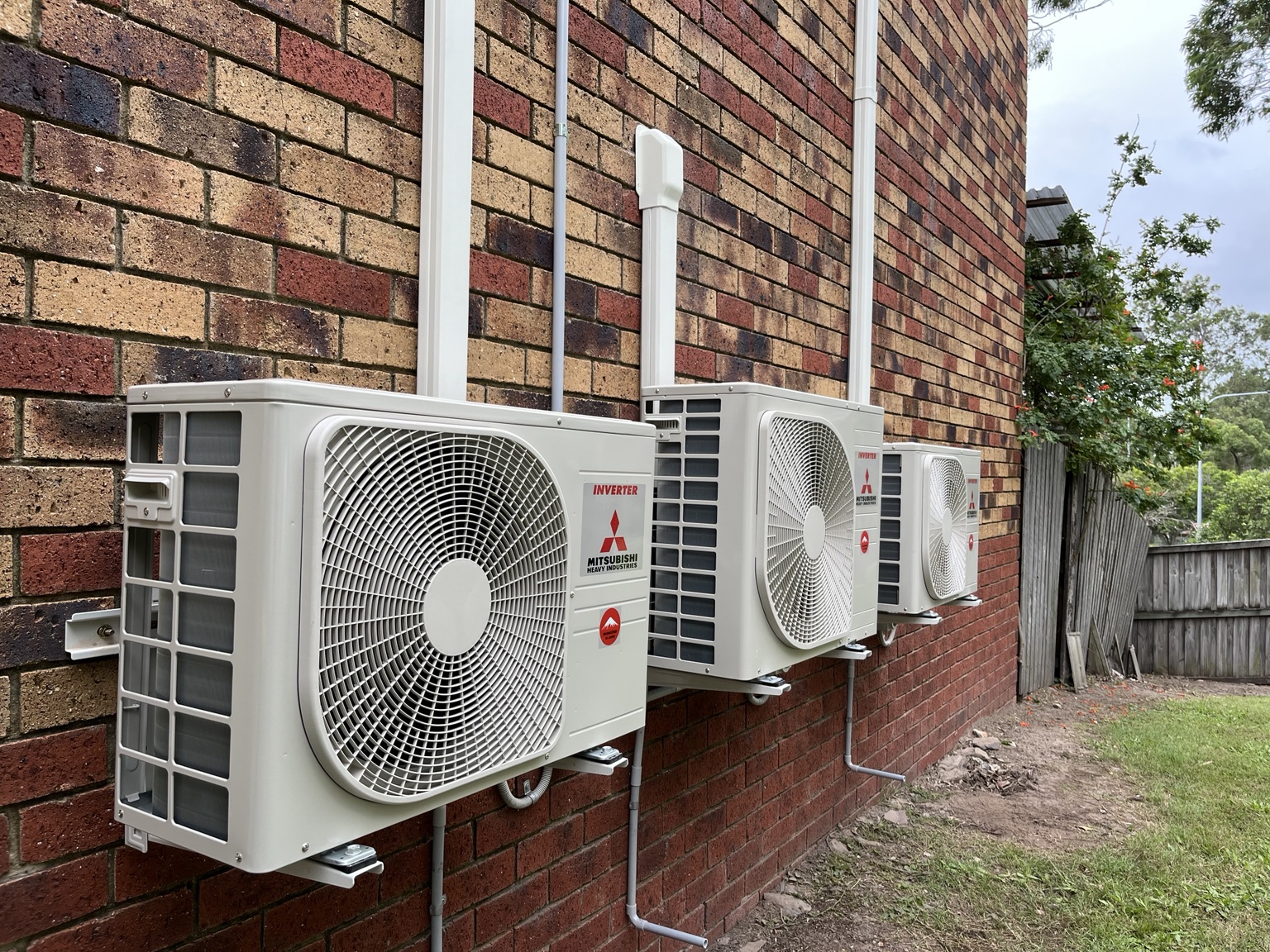 Three Mitsubishi Heavy Industries outdoor units wall-mounted by Swind